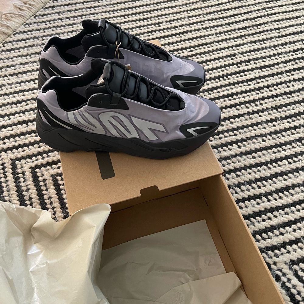 Yeezy Boots 700 - Picture 5 of 6